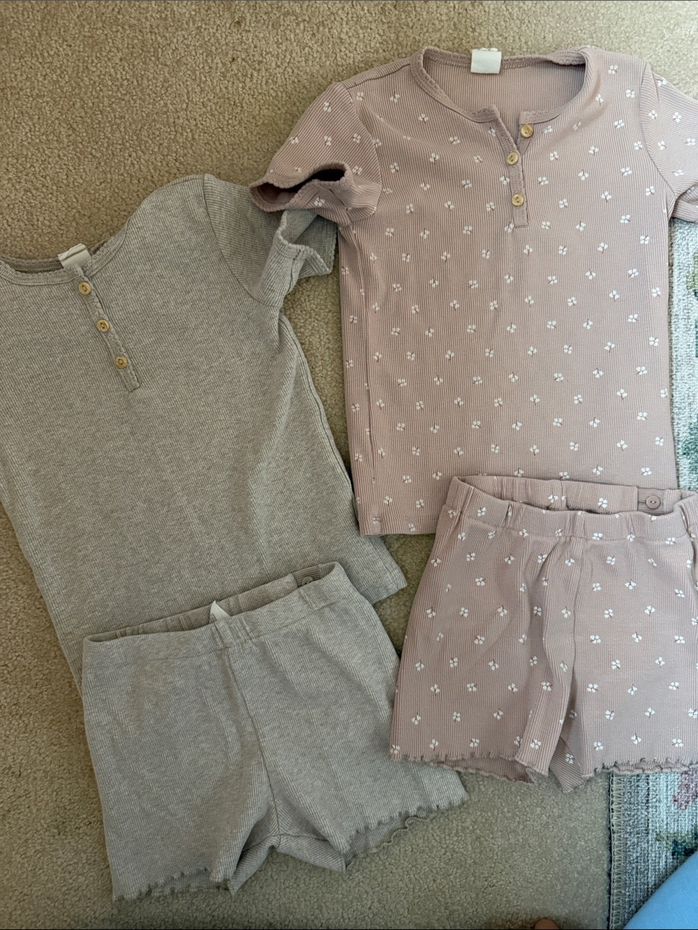 H&M Kids Short Pajama Set in Dusty Pink Floral and Light Gray